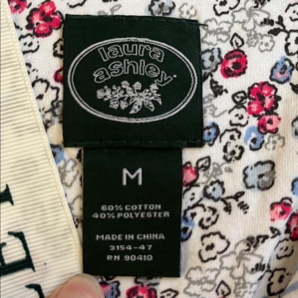 Laura Ashley pajamas set, short sleeve top with capris, size M, NWT - Picture 3 of 4